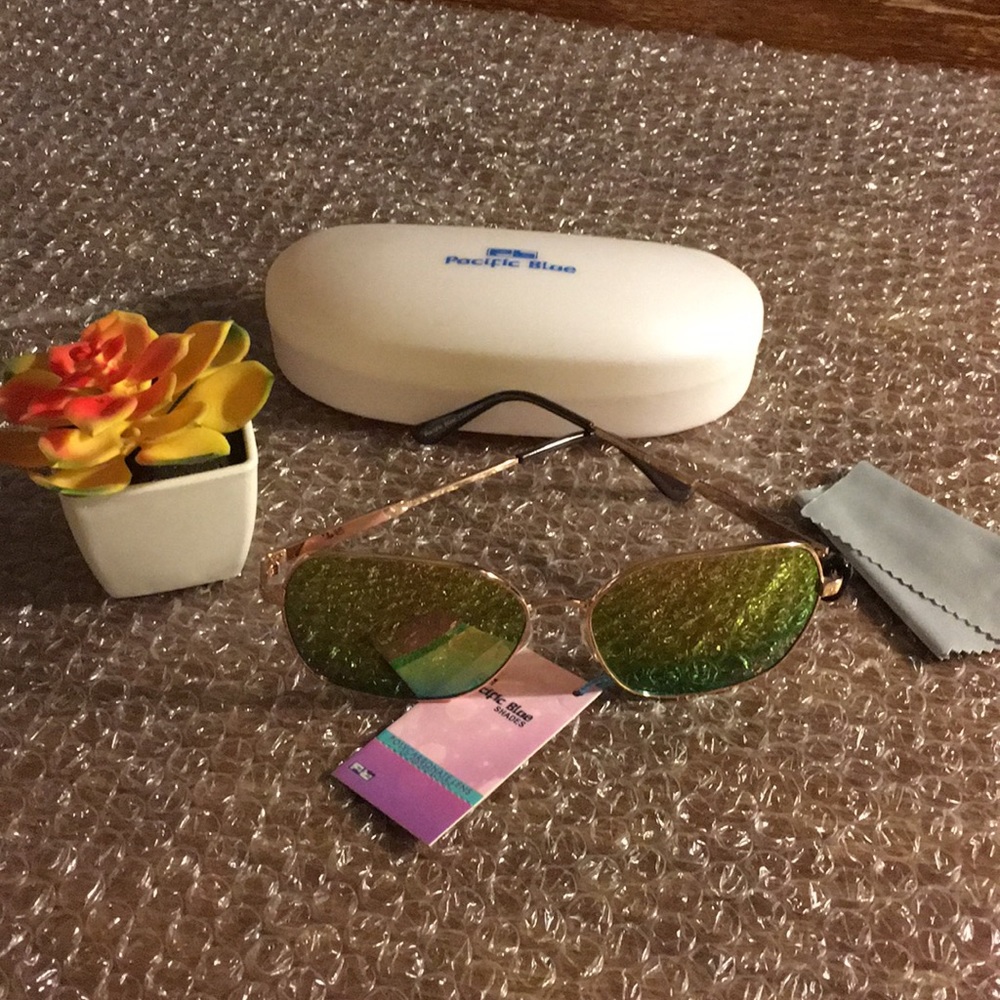 Sunglasses - Picture 3 of 5